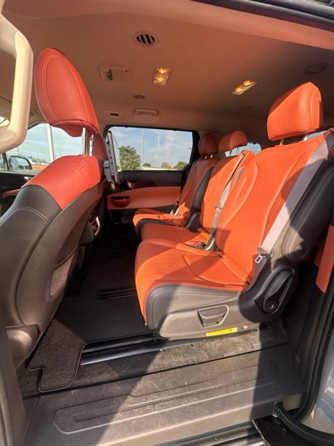 Certified 2024 Kia Carnival SX FWD image 15