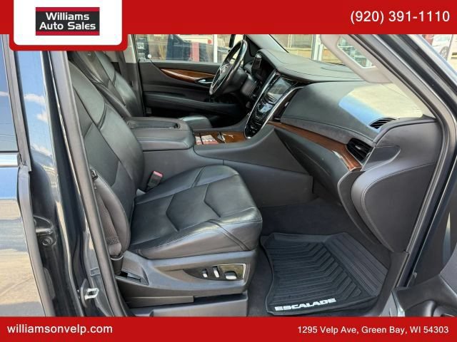 Used 2019 Cadillac Escalade Luxury AWD/4WD image 18