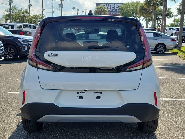 Used 2025 Kia Soul LX w/ LX Technology Package FWD image 9