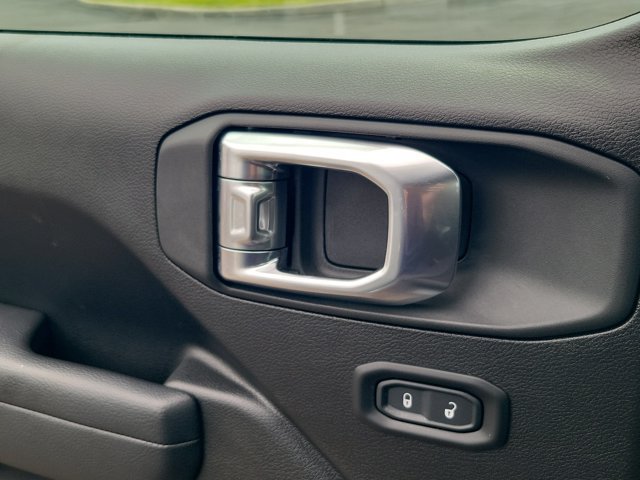 Used 2025 Jeep Wrangler Sport AWD/4WD image 17