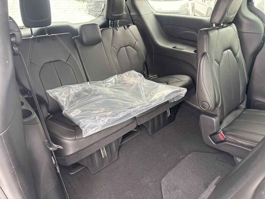 New 2026 Chrysler Pacifica Select image 24