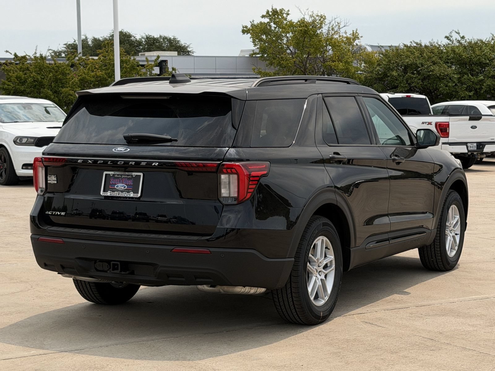 New 2026 Ford Explorer Active RWD image 4