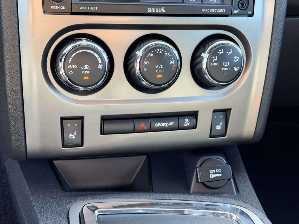 Used 2014 Dodge Challenger SXT image 4