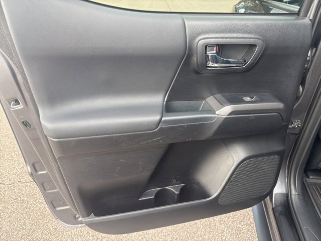 Used 2020 Toyota Tacoma TRD Off-Road image 18