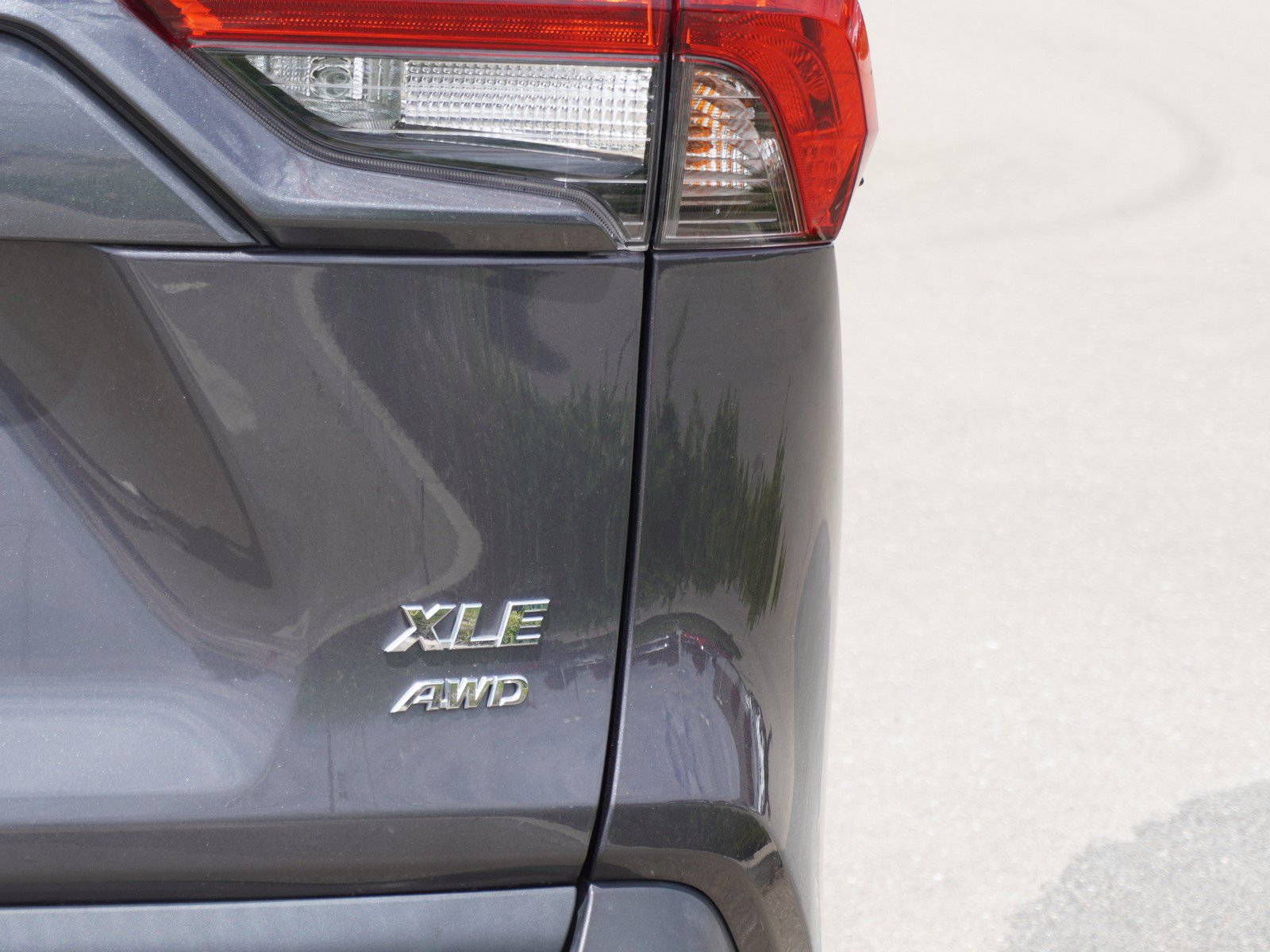 Used 2025 Toyota RAV4 XLE AWD/4WD image 10
