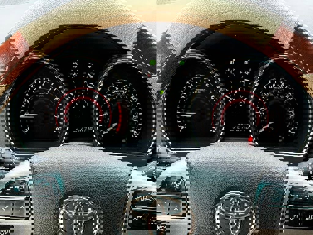 Used 2013 Toyota Highlander Limited image 22