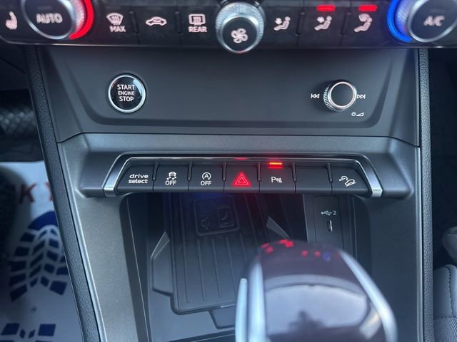 Used 2024 Audi Q3 2.0T Premium Plus image 13