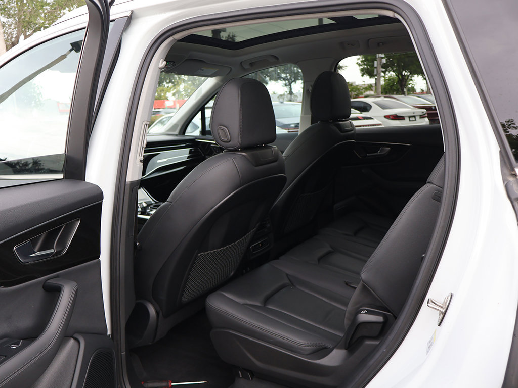 Used 2023 Audi Q7 3.0T Premium Plus w/ Premium Plus Package AWD/4WD image 32