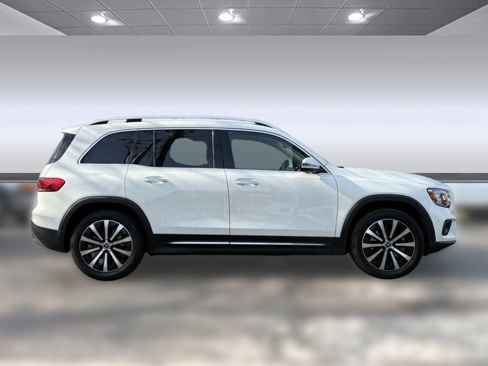 Used 2022 Mercedes-Benz GLB 250 w/ Premium Package Lite image 7