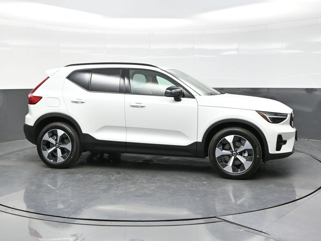 New 2026 Volvo XC40 B5 Plus w/ Climate Package AWD/4WD image 8