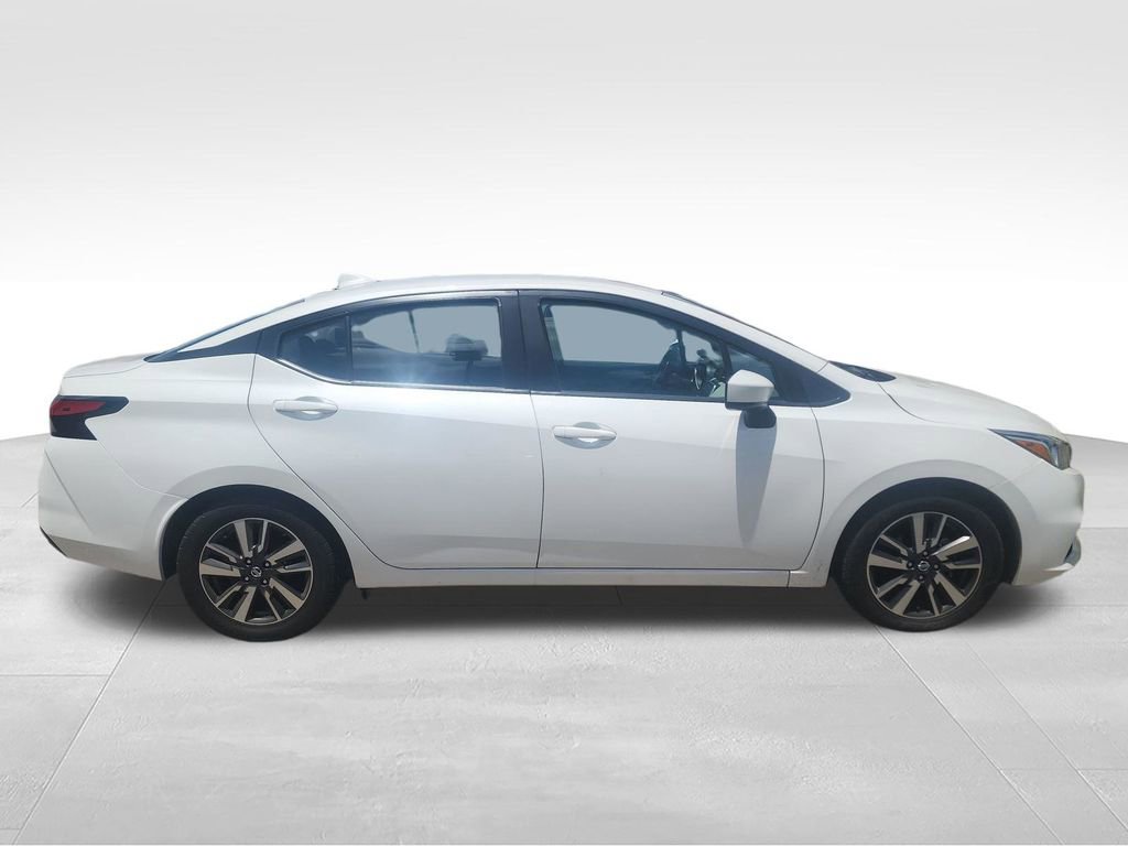 Used 2022 Nissan Versa SV FWD image 9
