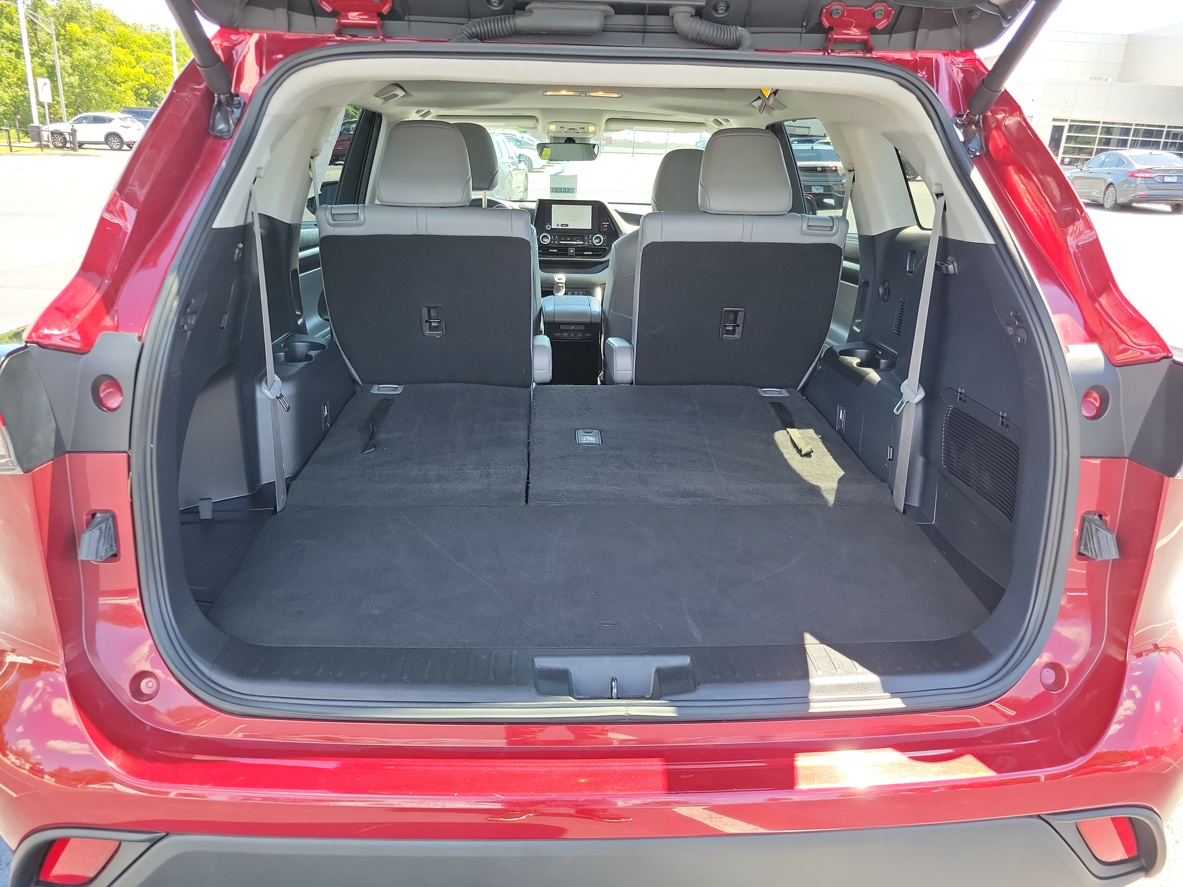 Certified 2025 Toyota Highlander XLE FWD image 13