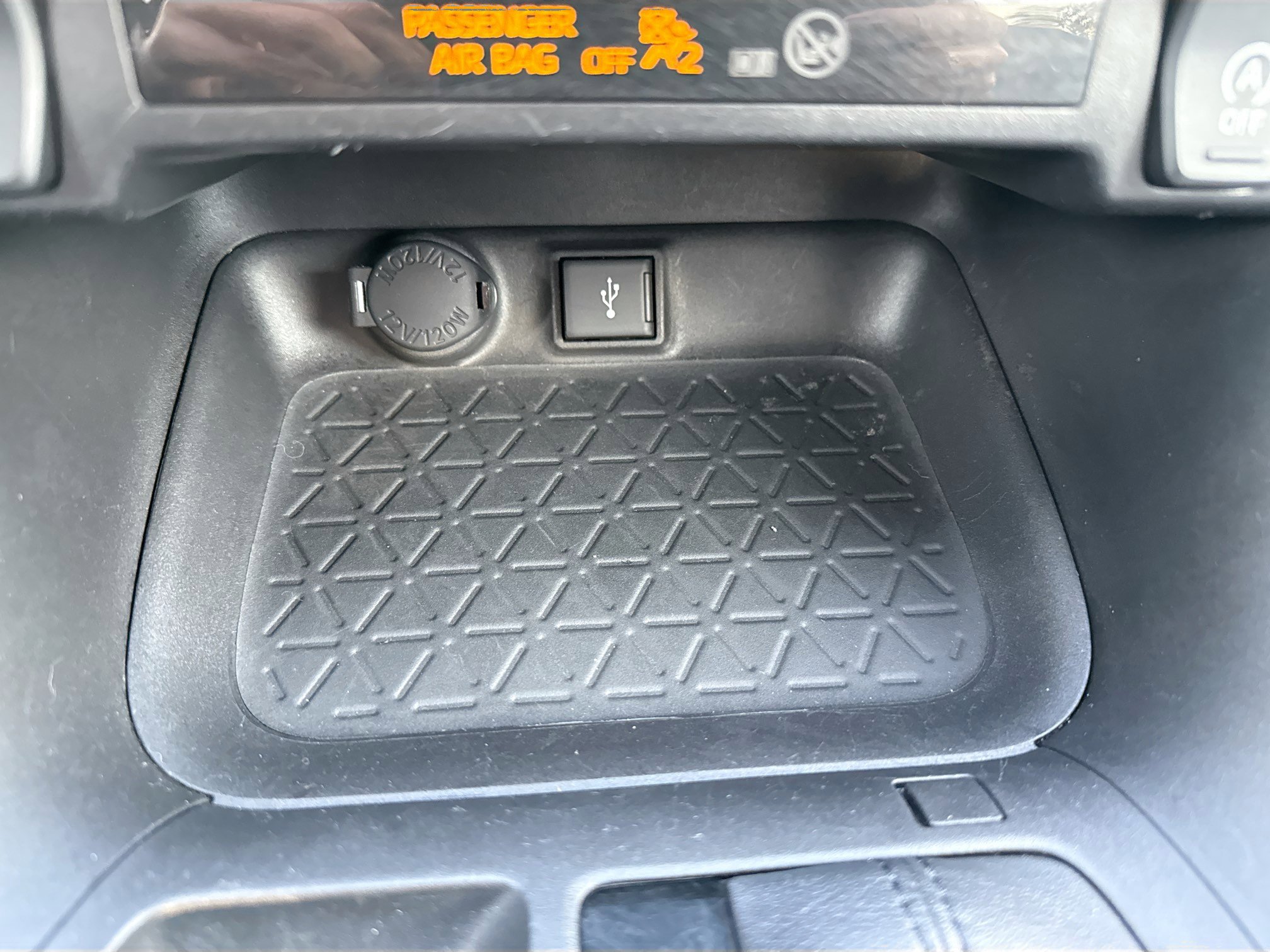 Used 2021 Toyota RAV4 XLE Premium image 31