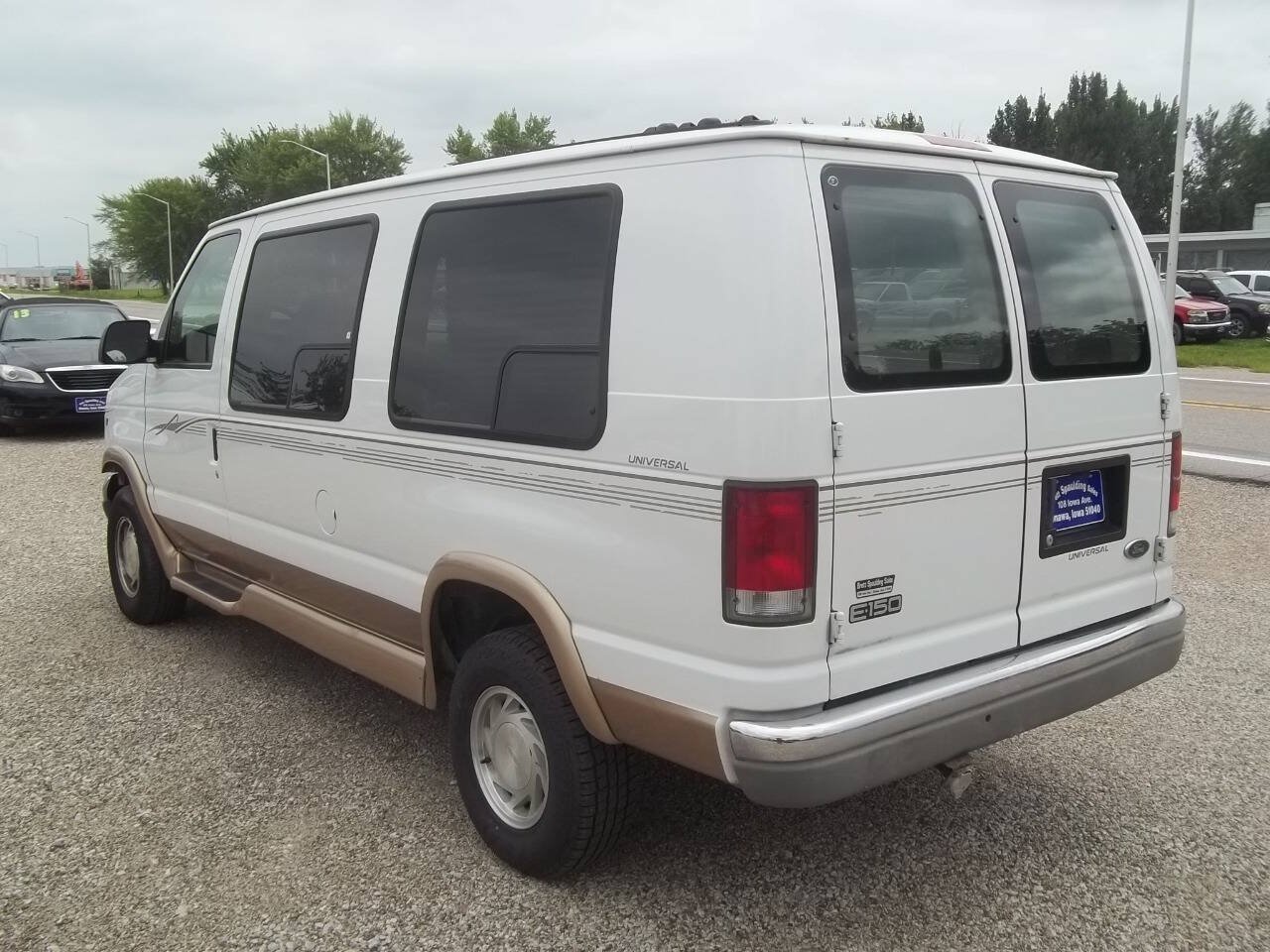 Used 2001 Ford E-150 and Econoline 150 RWD image 5