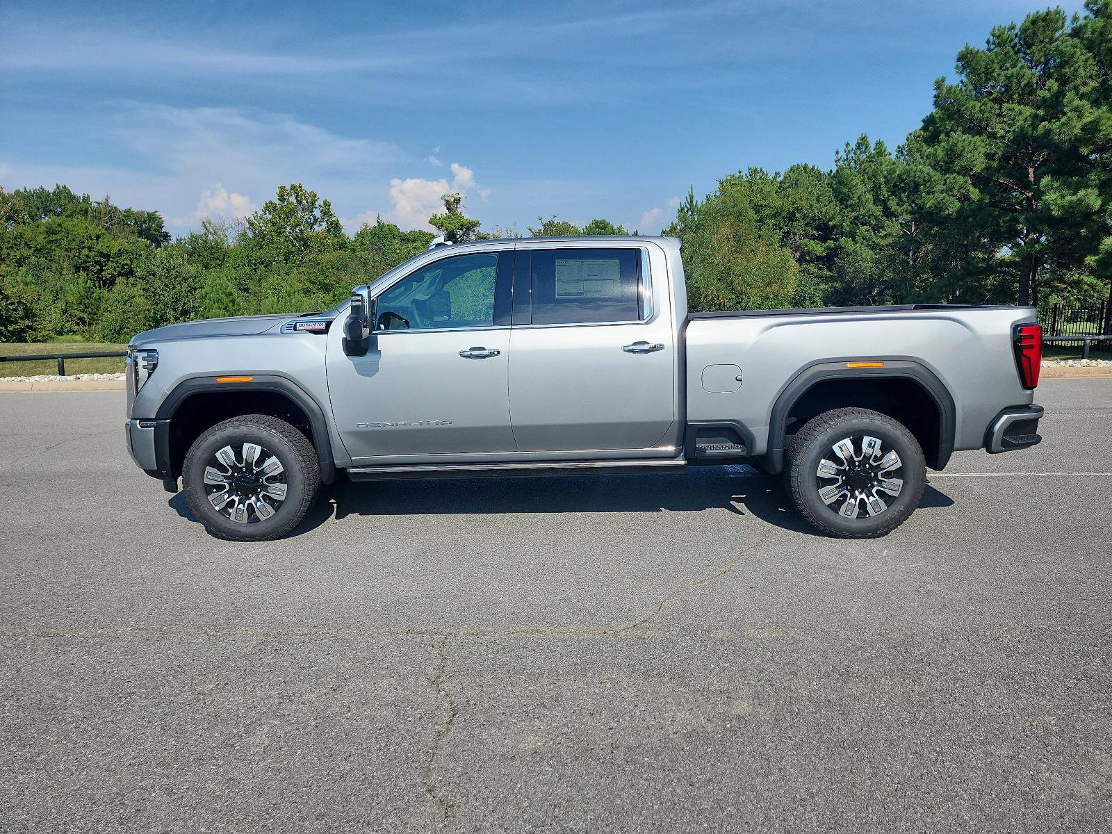 New 2026 GMC Sierra 2500 Denali w/ Denali Reserve Package image 2