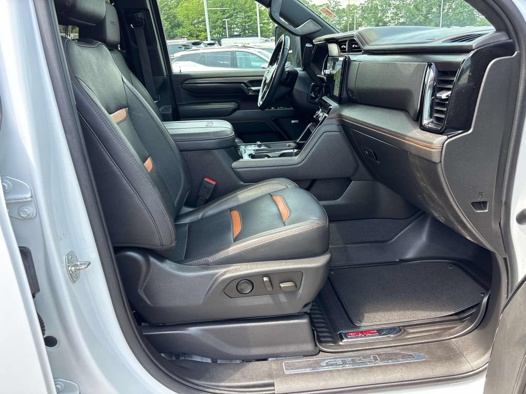 Used 2024 GMC Sierra 2500 AT4 w/ Technology Package AWD/4WD image 18