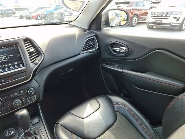 Used 2020 Jeep Cherokee Trailhawk w/ Cold Weather Group image 16