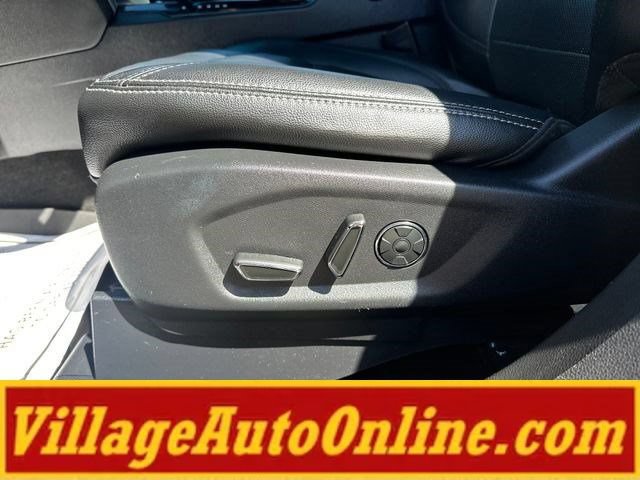 Used 2017 Ford Explorer Limited w/ Equipment Group 301A AWD/4WD image 15