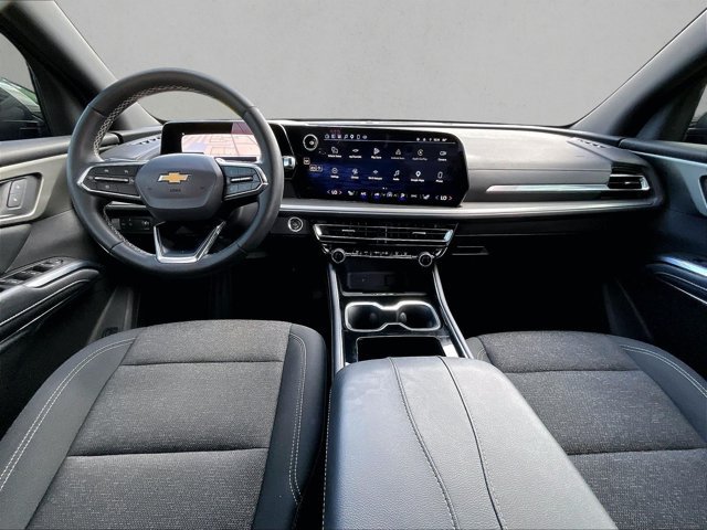 Used 2025 Chevrolet Traverse LT FWD image 16