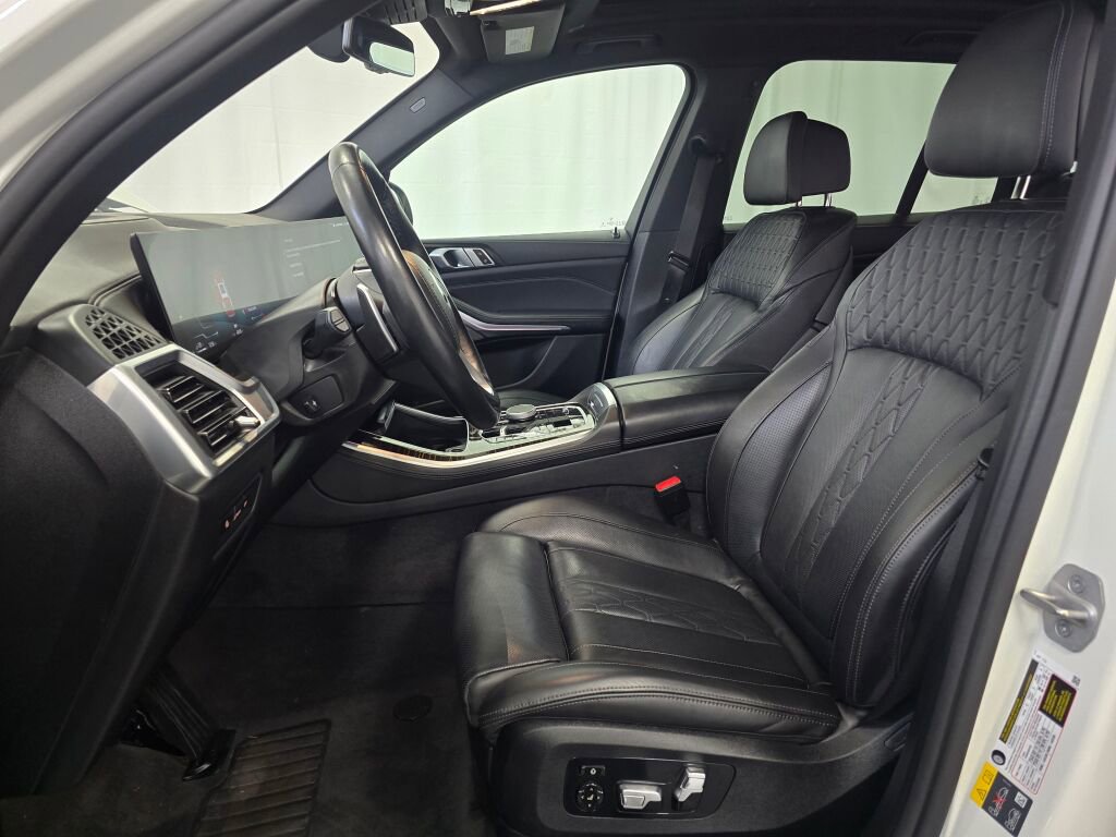Used 2025 BMW X5 xDrive50e image 12