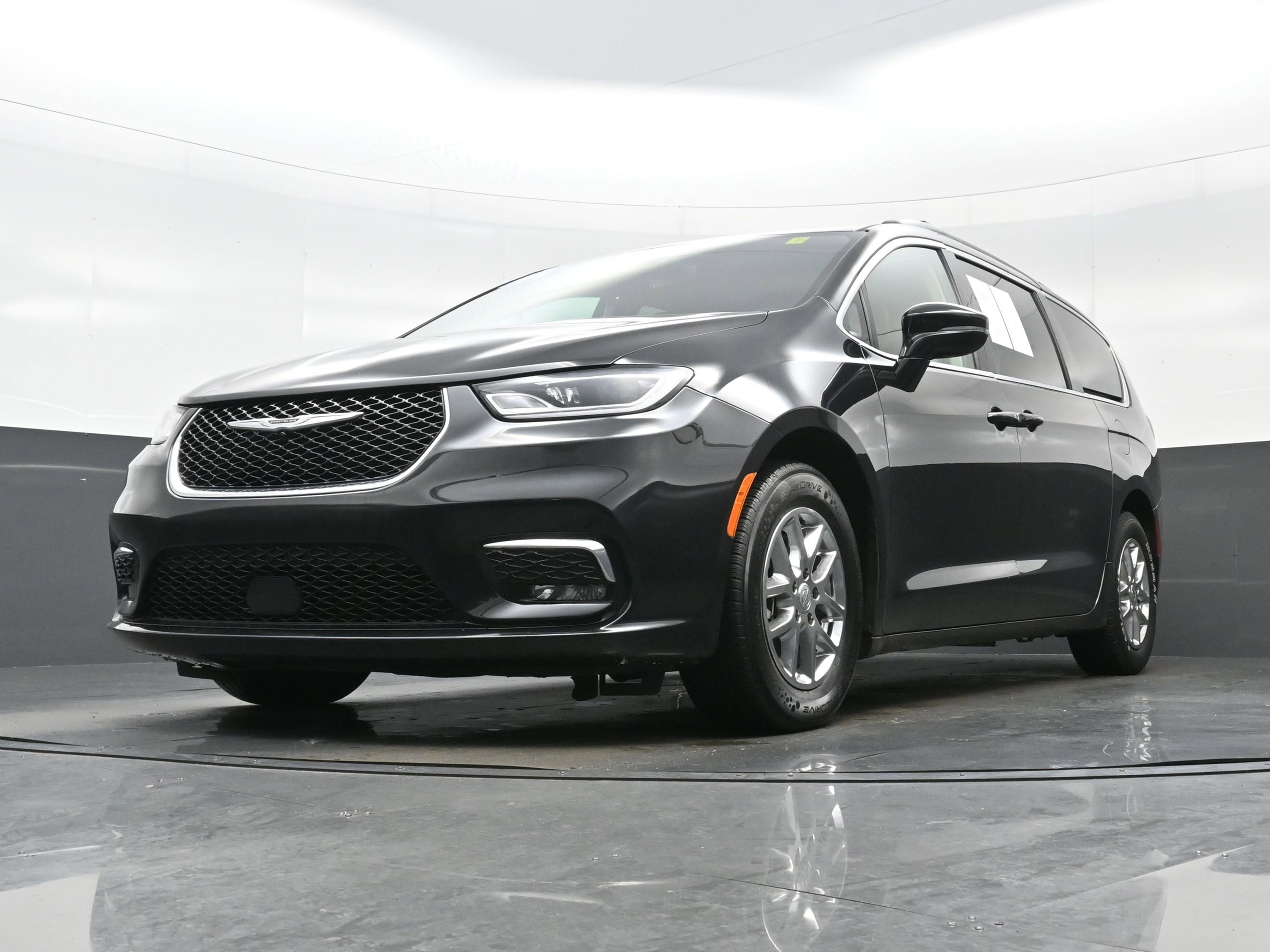 Used 2022 Chrysler Pacifica Touring-L image 26