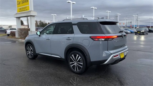 Used 2025 Nissan Pathfinder Platinum image 7