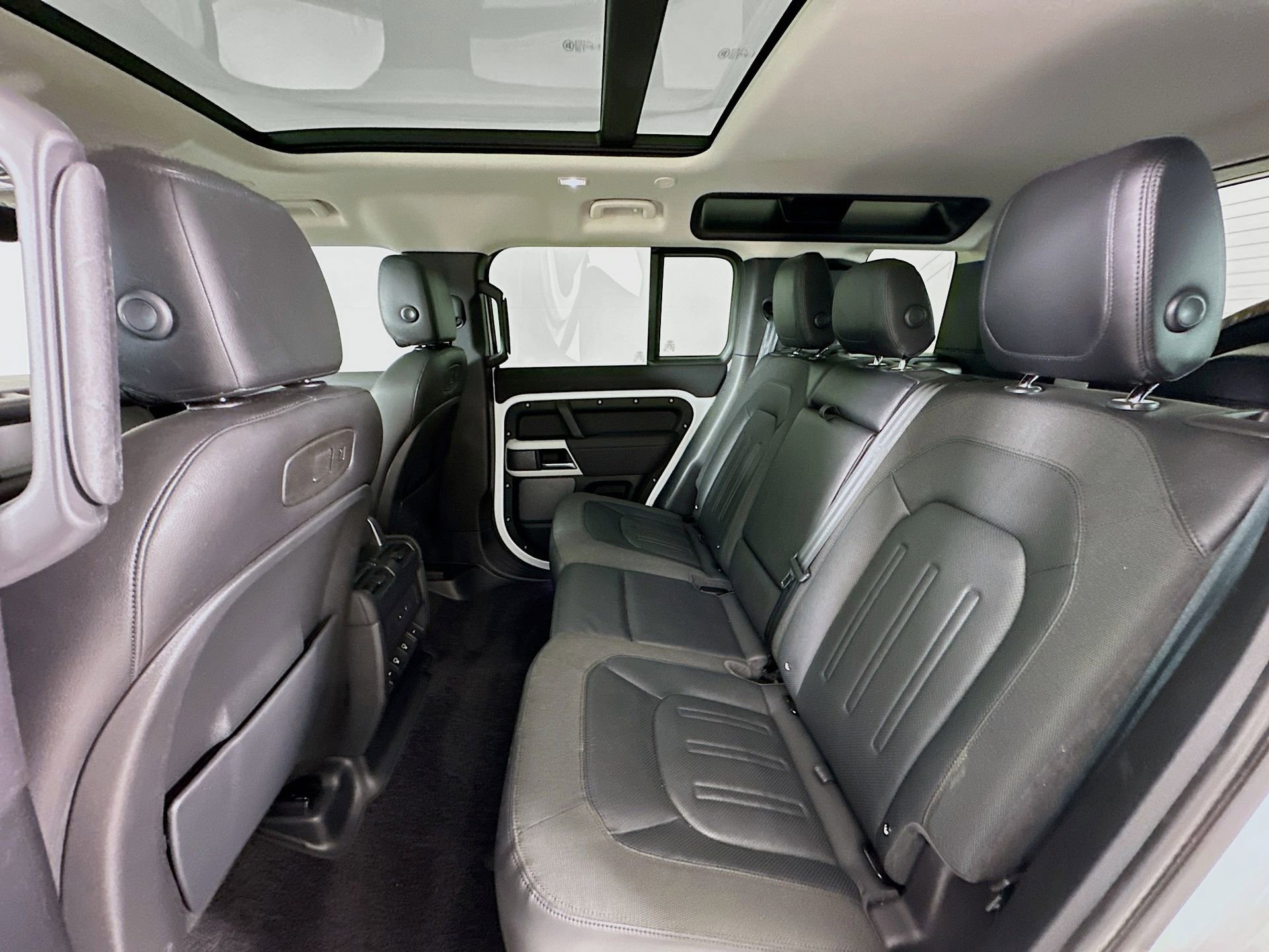 Used 2021 Land Rover Defender 110 S image 26