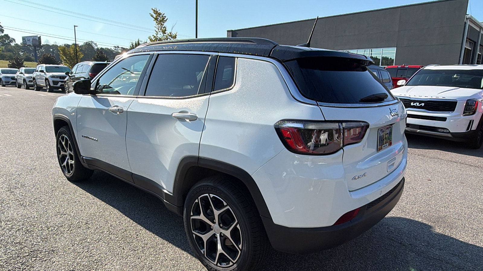 Used 2024 Jeep Compass Limited AWD/4WD image 10