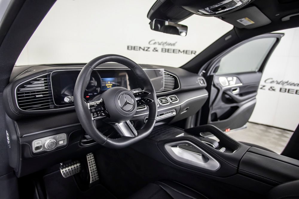 Used 2025 Mercedes-Benz GLS 580 4MATIC image 23