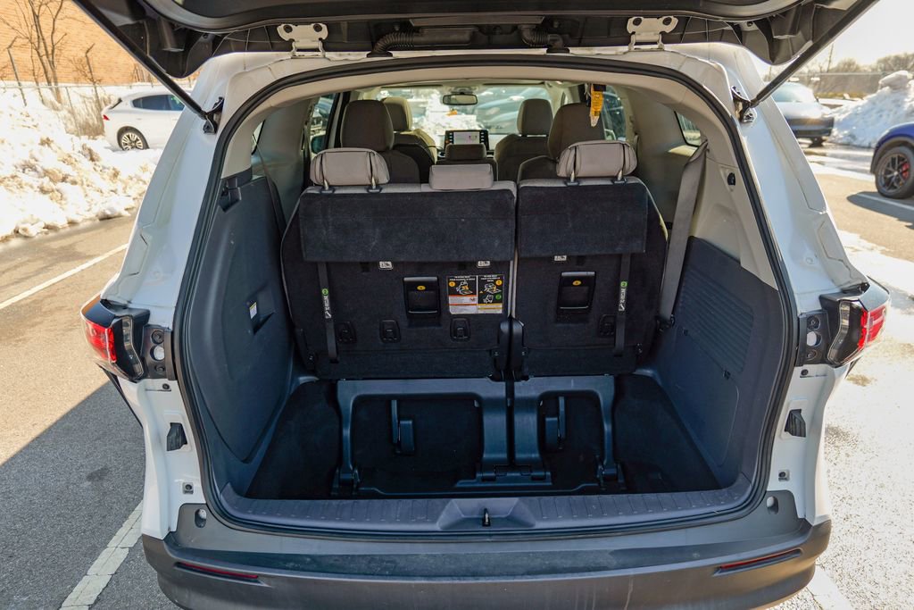 Used 2022 Toyota Sienna LE w/ LE Plus Package image 52