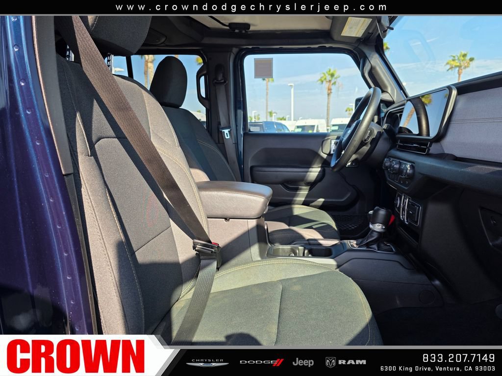 Used 2025 Jeep Gladiator Sport AWD/4WD image 11