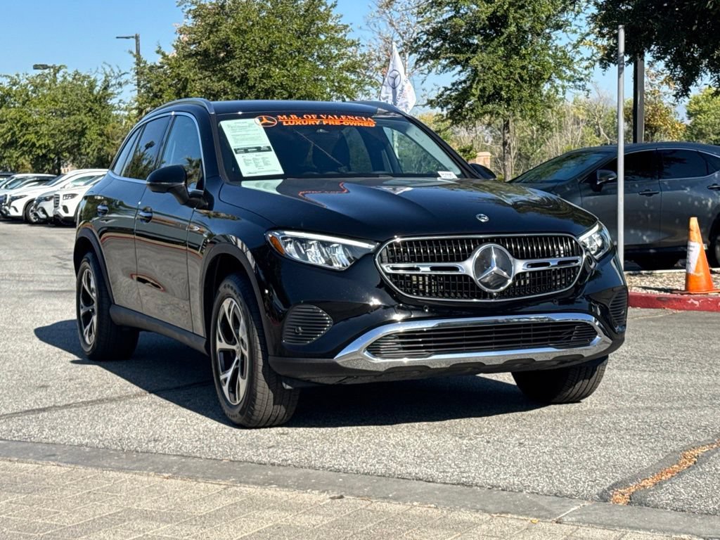 Used 2025 Mercedes-Benz GLC 350e 4MATIC image 4