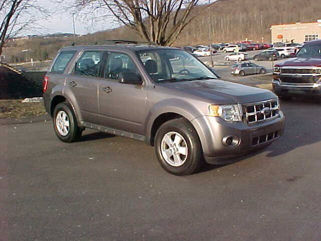 Used 2011 Ford Escape XLS w/ 102A Rapid Spec Order Code FWD image 36