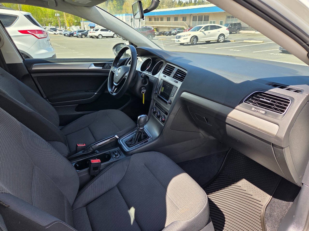 Used 2017 Volkswagen Golf S FWD image 16