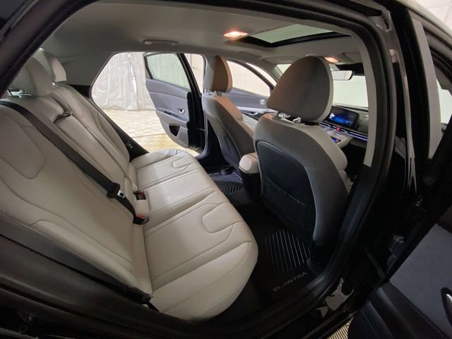 Used 2023 Hyundai Elantra Limited w/ Preferred Accessory Package image 32