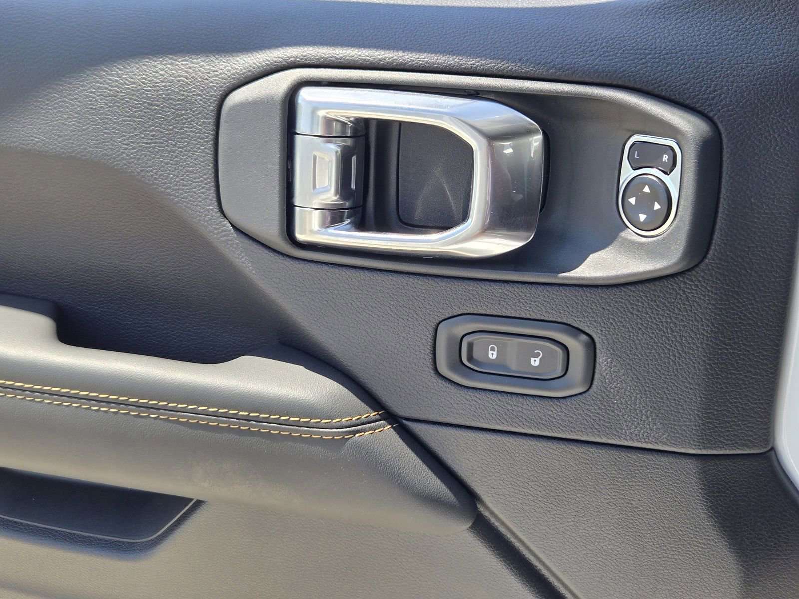 New 2025 Jeep Wrangler Sahara image 20