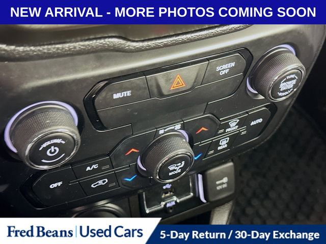 Used 2020 Jeep Renegade Latitude w/ Cold Weather Group AWD/4WD image 17