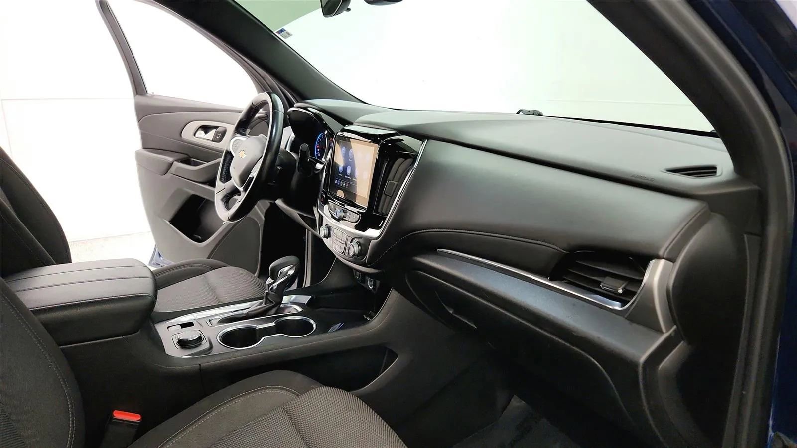 Used 2022 Chevrolet Traverse LT image 38