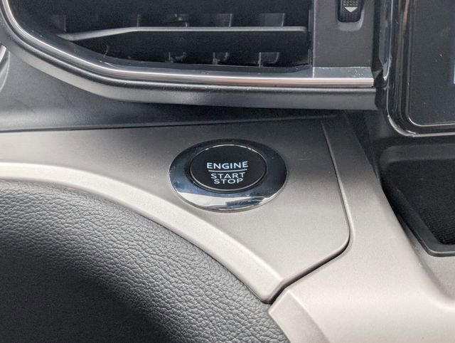 Used 2022 Ford Explorer XLT w/ Equipment Group 202A RWD image 23