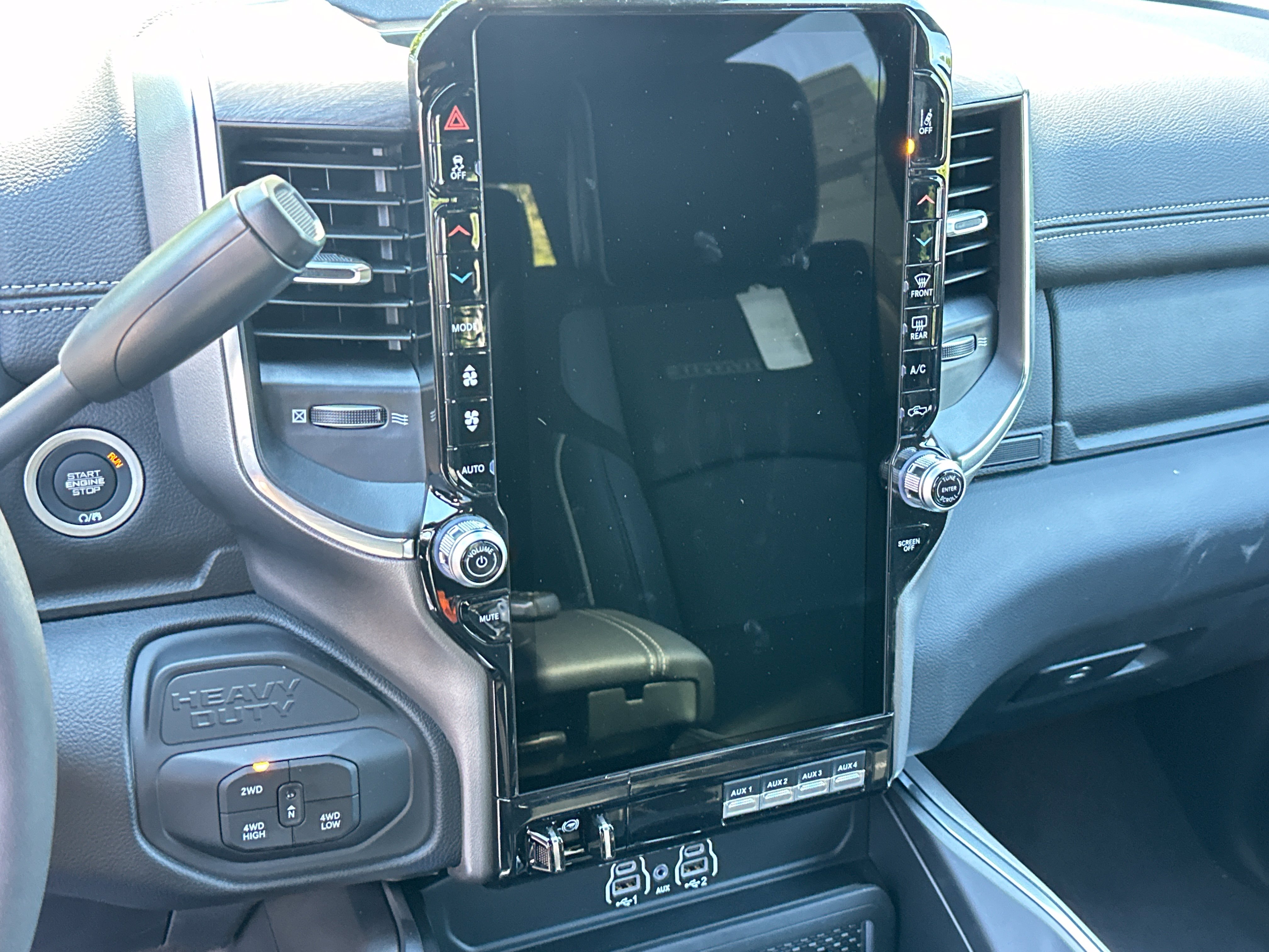 New 2026 RAM 2500 Laramie AWD/4WD image 7
