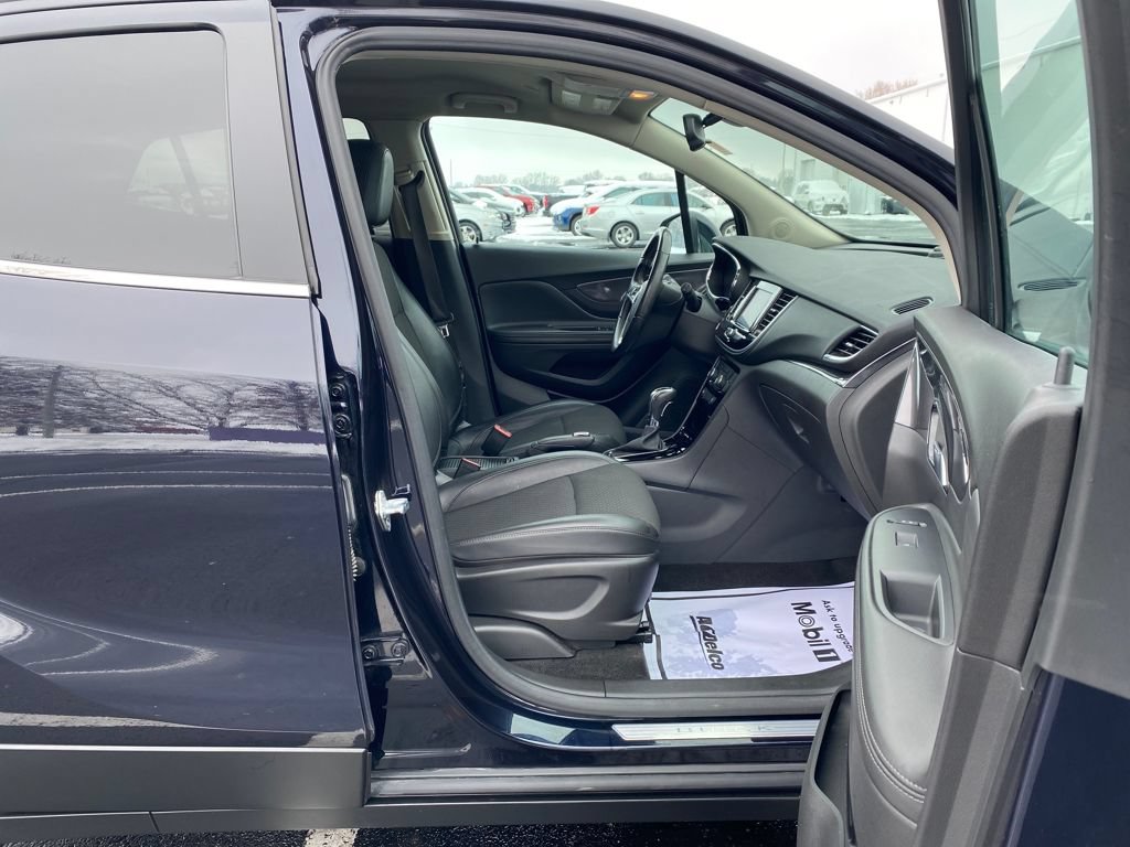 Used 2022 Buick Encore Preferred AWD/4WD image 12