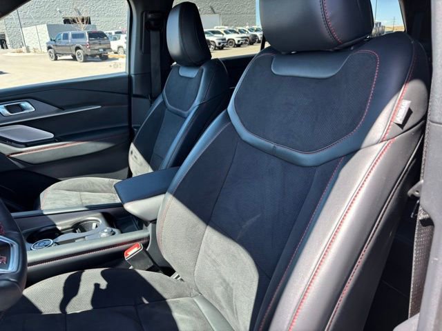 Used 2025 Ford Explorer ST image 12