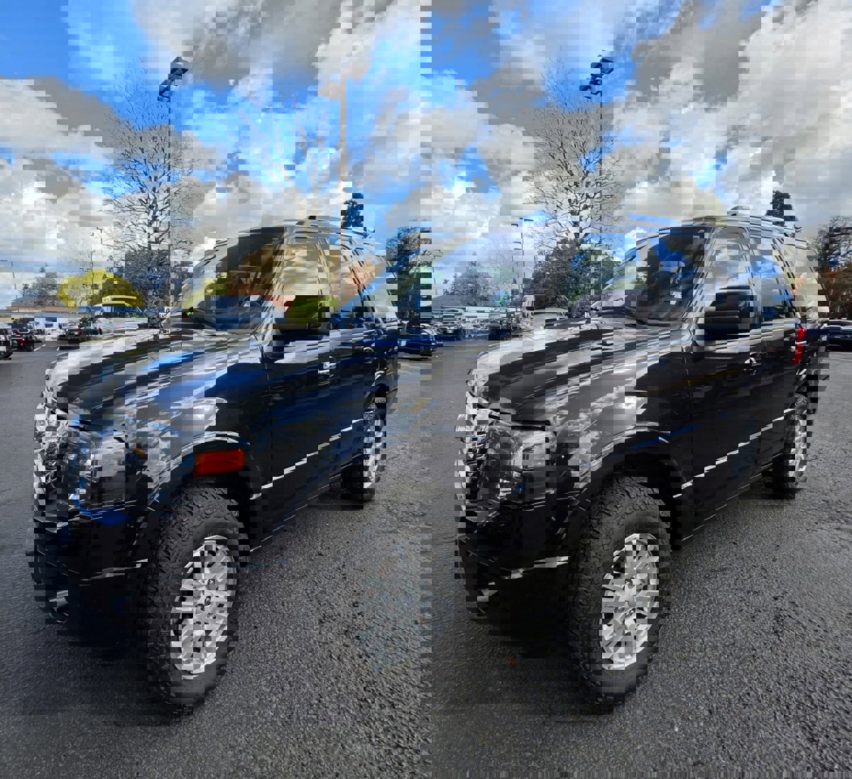 Used 2014 Ford Expedition Limited w/ Equipment Group 301A AWD/4WD image 3