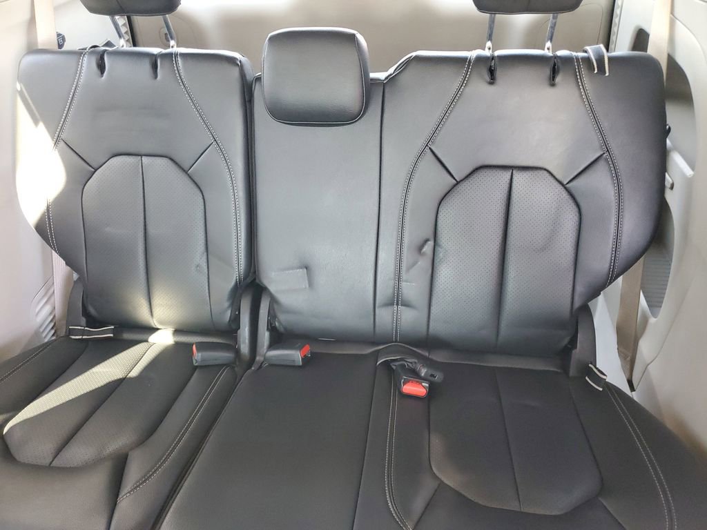 Used 2022 Chrysler Pacifica Touring-L image 23