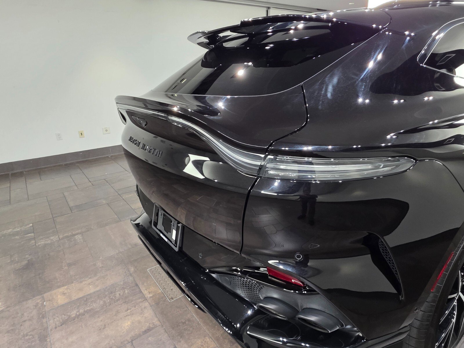 Used 2025 Aston Martin DBX 707 image 8