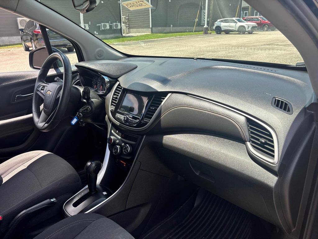 Used 2019 Chevrolet Trax LS w/ Tint and Cruise Package AWD/4WD image 28