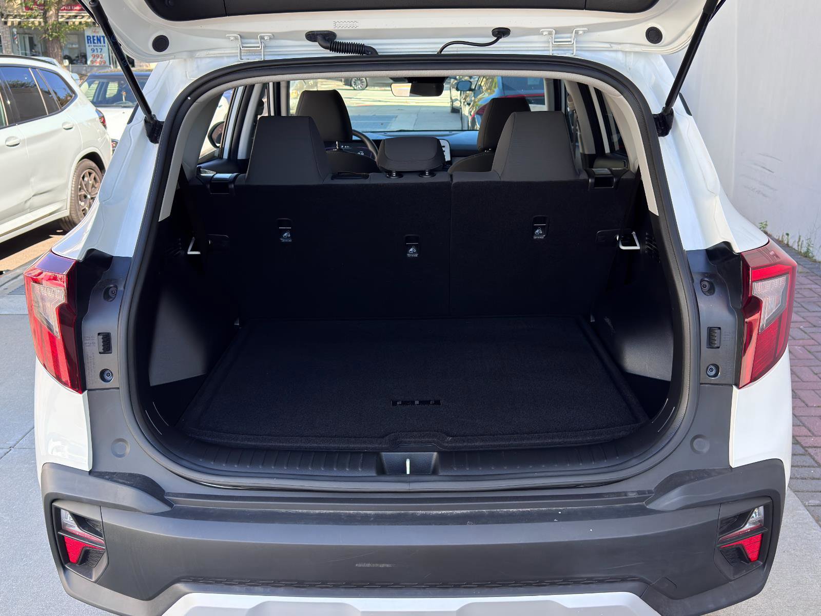 Used 2024 Kia Seltos LX image 8