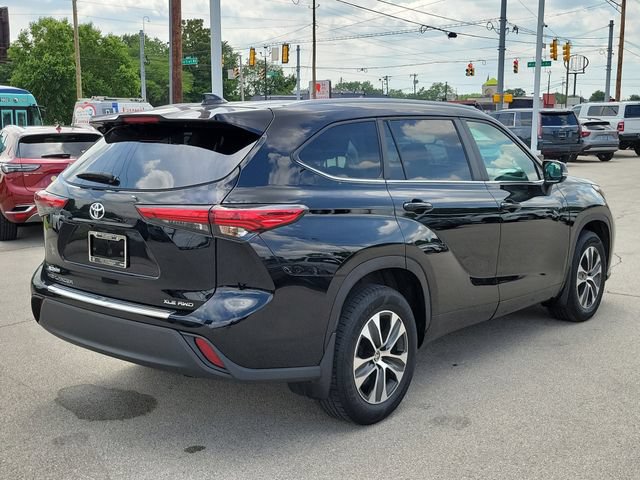 Used 2023 Toyota Highlander XLE AWD/4WD image 6