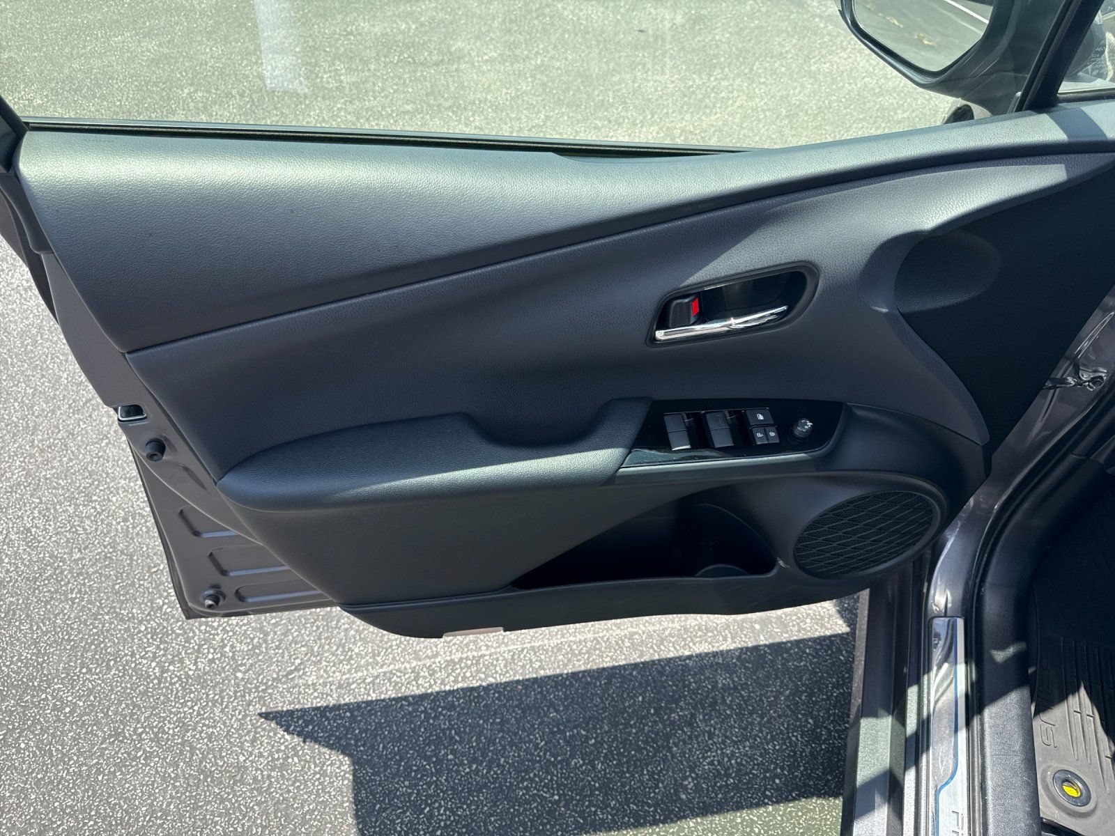 Used 2022 Toyota Prius XLE FWD image 11