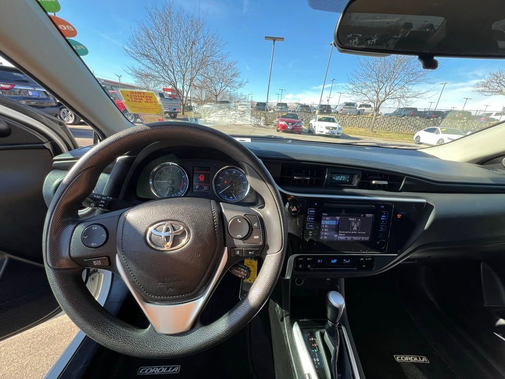 Used 2019 Toyota Corolla LE image 29